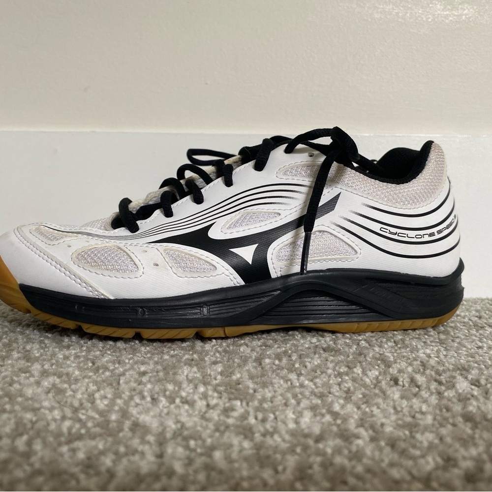 Girls Mizuno volleyball shoes